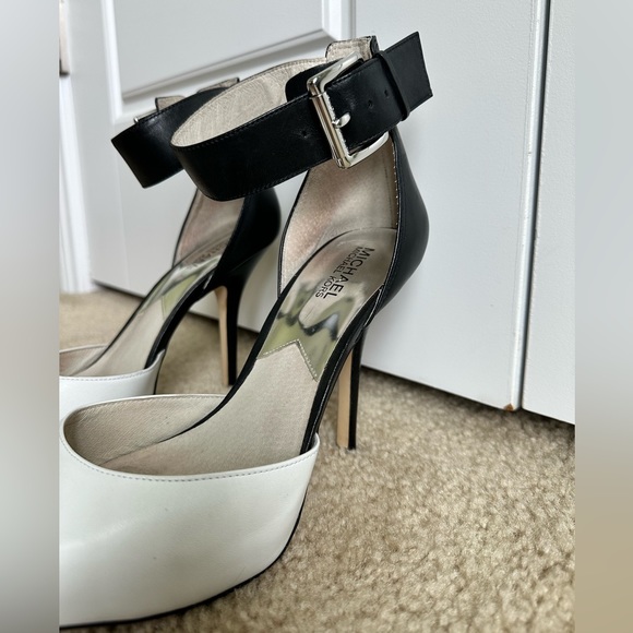 9 1/2 Michael Kors ankle strap heels - Picture 7 of 8